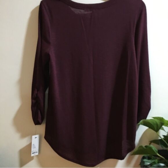 Apt.9 Round bottom Rouched quarter sleeve top - Picture 4 of 7